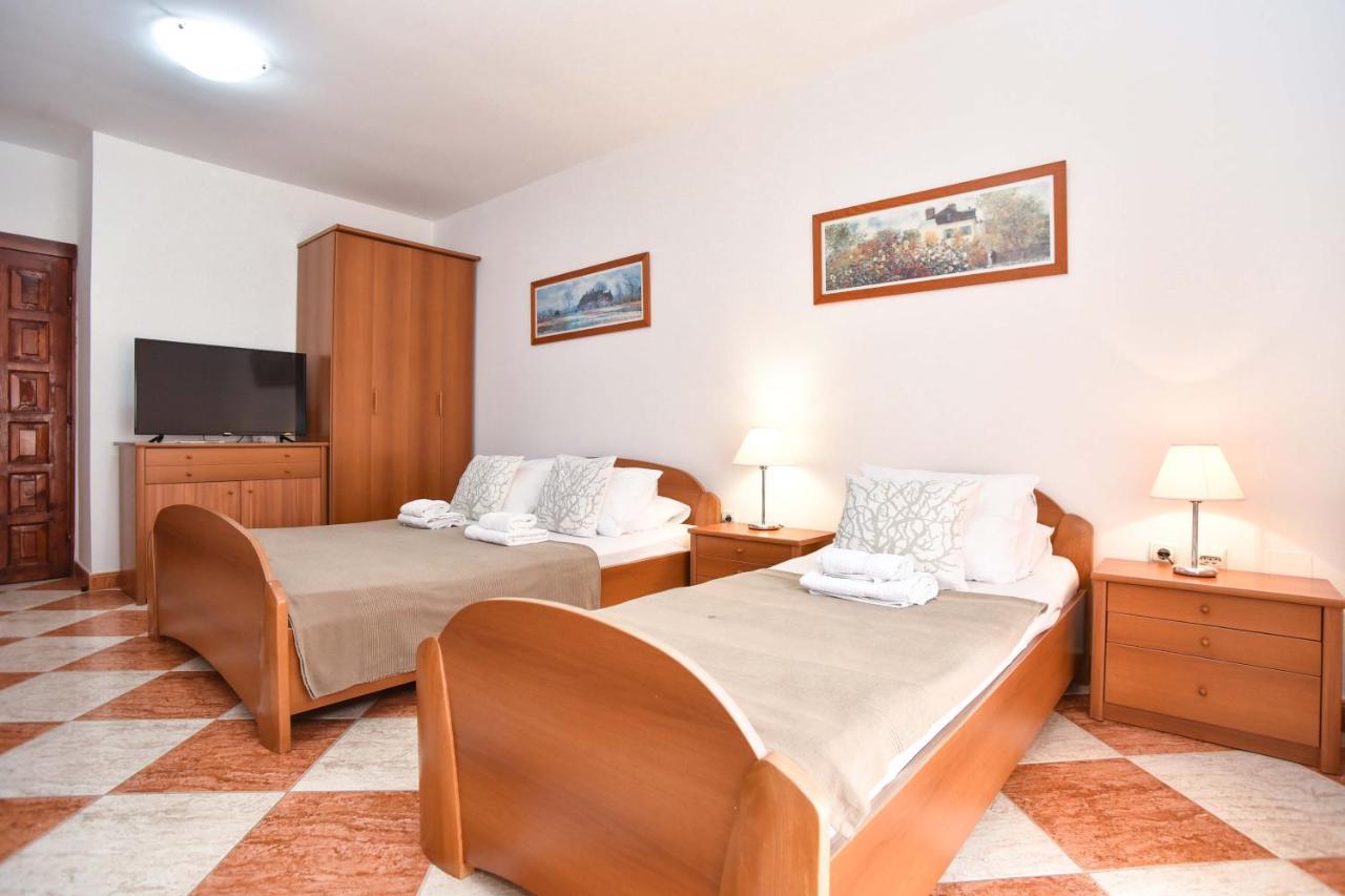 Apartments Adok Budva Eksteriør billede